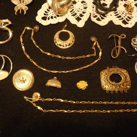 RETRO JEWELRY, PARTS PIECES CROCHET LOT - Picture 7 of 8